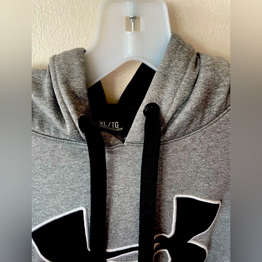 Men’s XL Underarmour gray sweatshirt